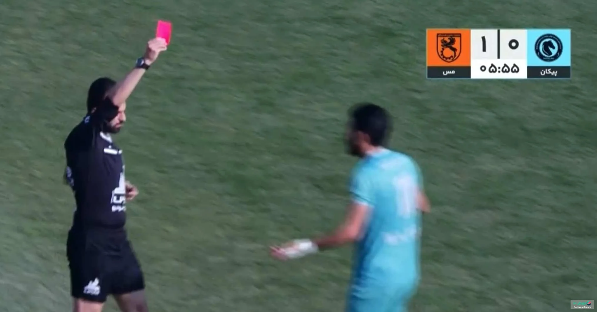 اخراج فرید امیری بازیکن پیکان مقابل مس رفسنجان